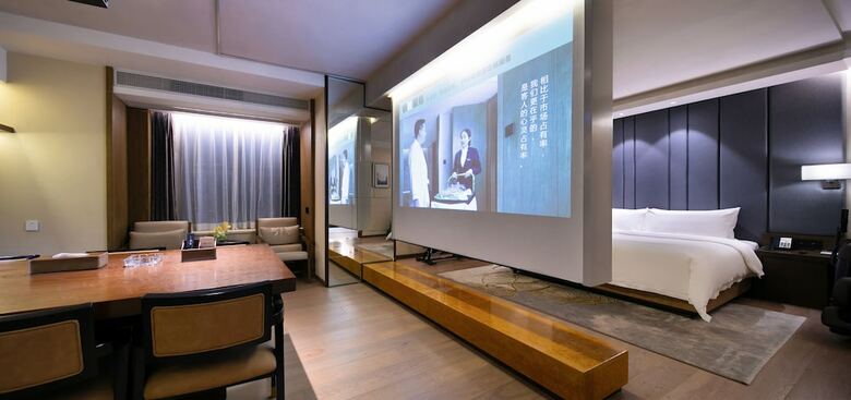 Kuanrong Luxury Suites Hotel(daping Times Square)