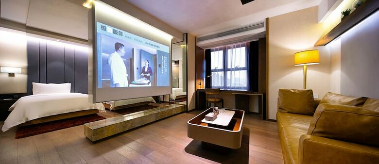 Kuanrong Luxury Suites Hotel(daping Times Square)