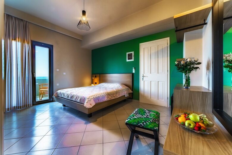 Tropical Hotel B