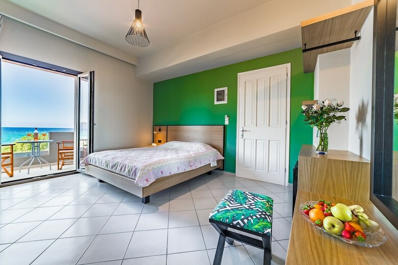 Tropical Hotel B