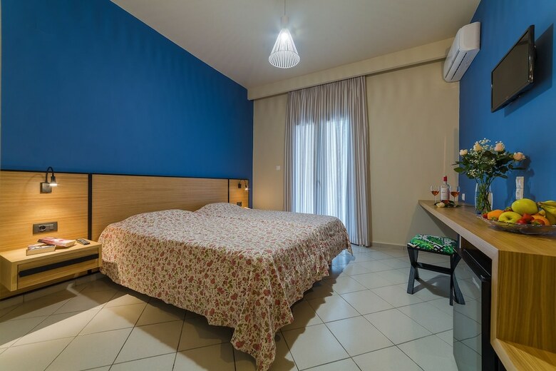 Tropical Hotel B