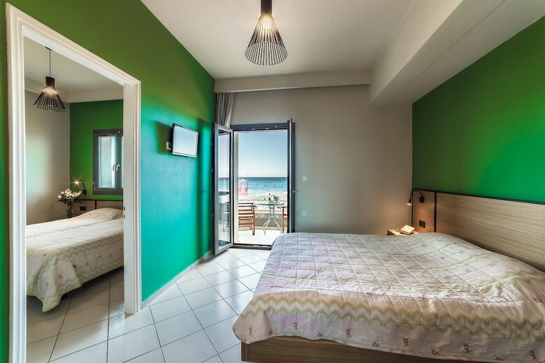 Tropical Hotel B