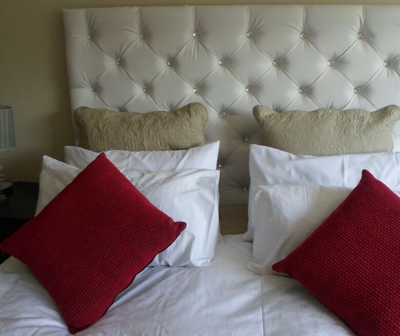 Hotel Serene Pastures