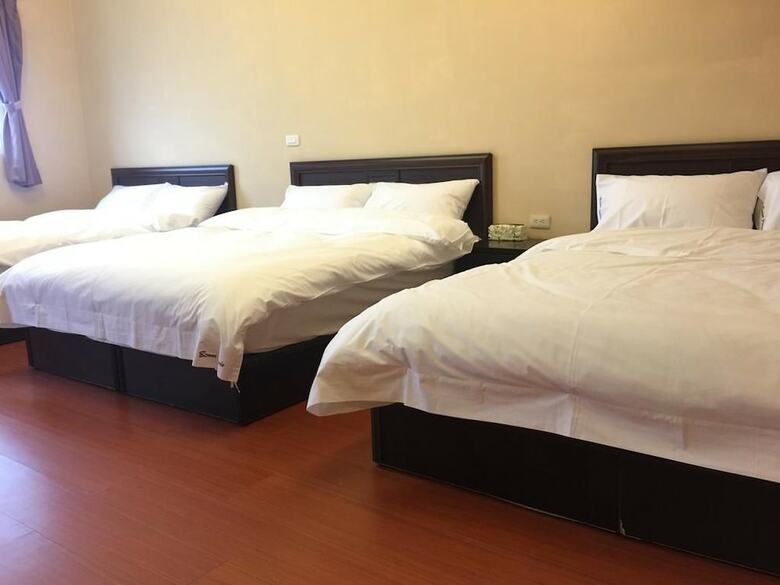 Hotel East First B&B