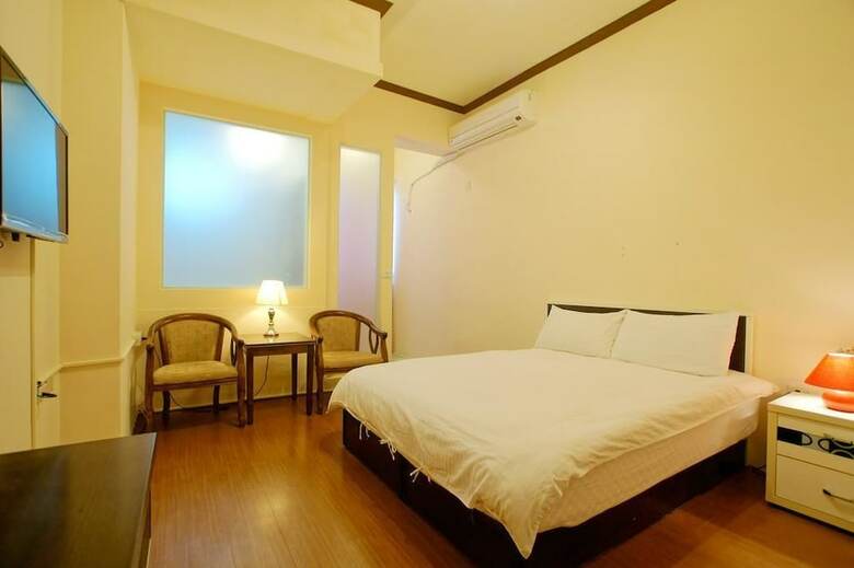 Hotel East First B&B