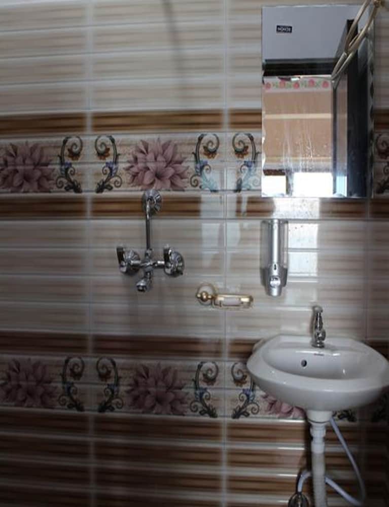Bed & Breakfast Natures Treat Homestay