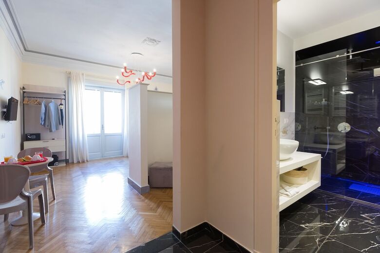 Hotel Tritone 125