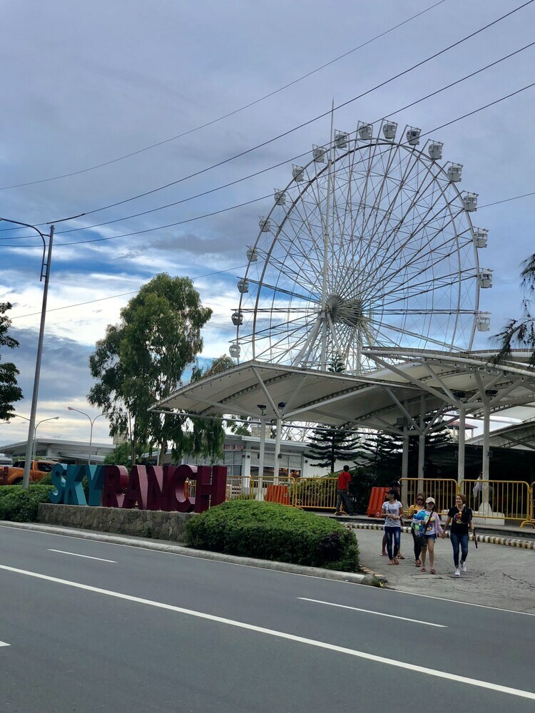 Dr. Calayan's Cozy Wind Residences Tagaytay Taal View