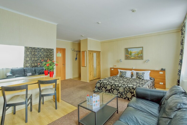 Business Hotel Avrora