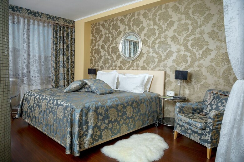 Business Hotel Avrora