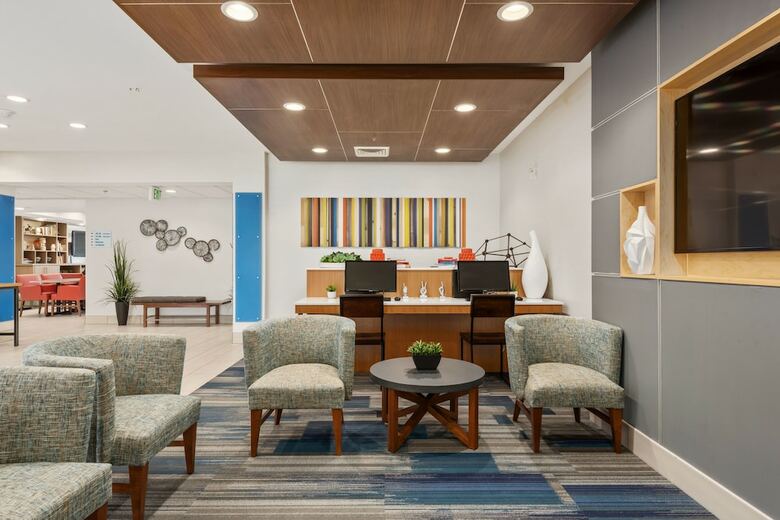 Holiday Inn Express Hotel And Suites West Valley