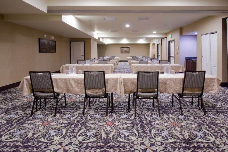 Holiday Inn Express Hotel And Suites West Valley