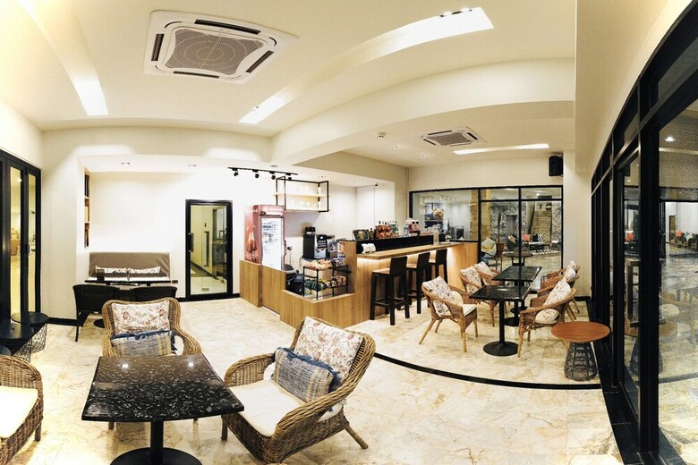 M Grand Hotel