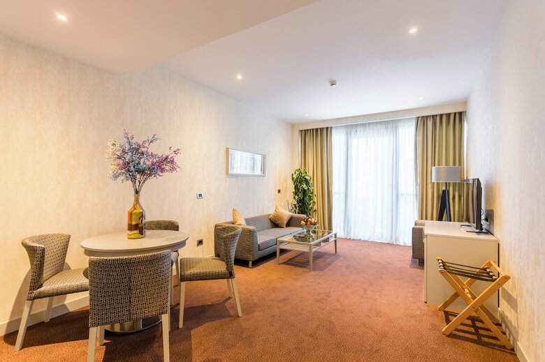 The Grand Gloria Hotel