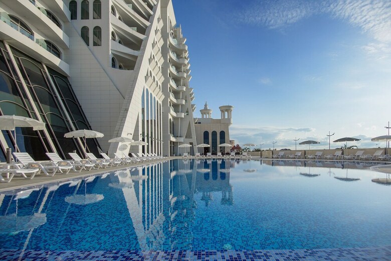 The Grand Gloria Hotel