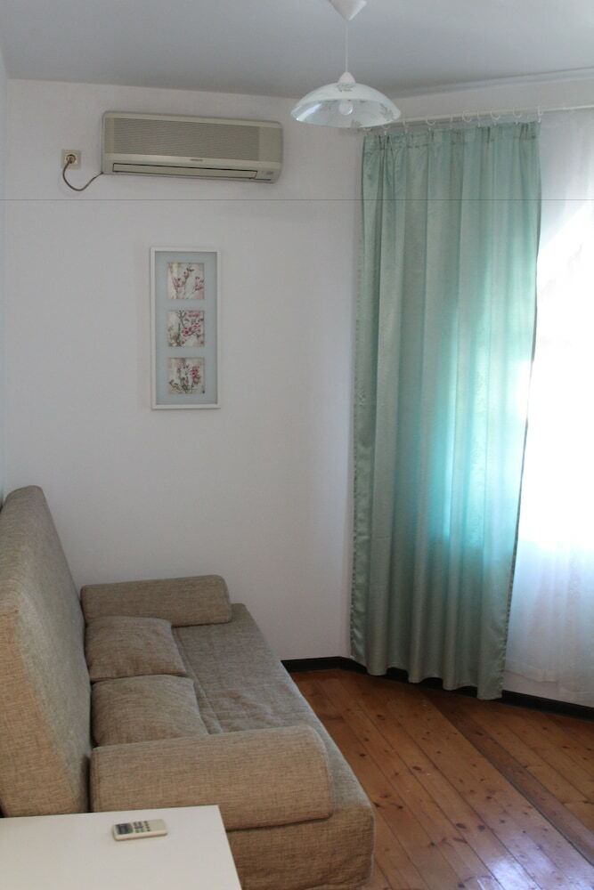 Hotel Aksis House