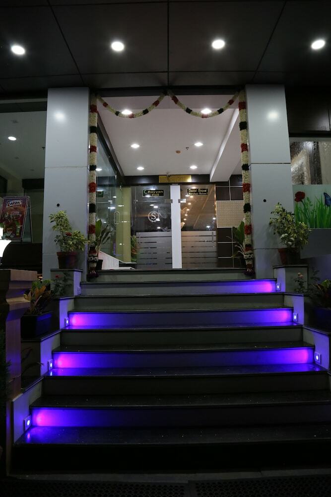 Hotel Sumi Palace