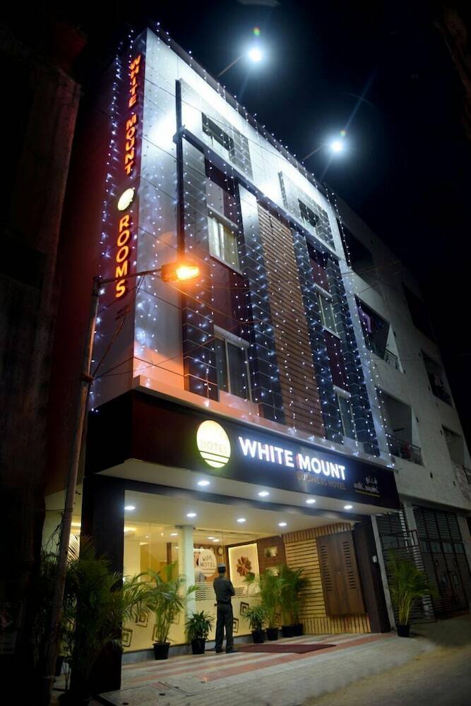 Hotel White Mount