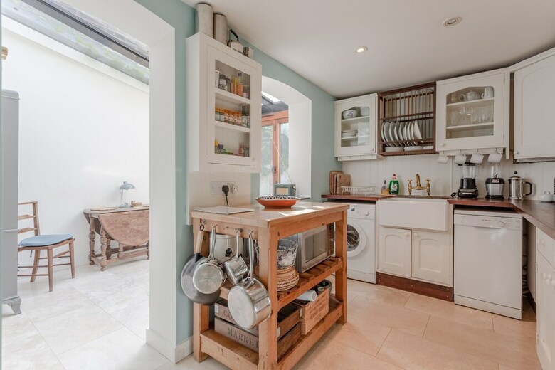 1 Bedroom Apartment In Kennington With Garden