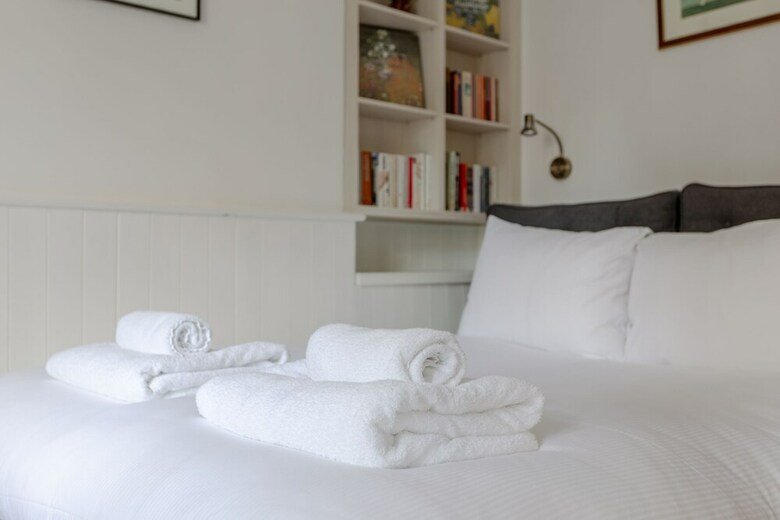 1 Bedroom Apartment In Kennington With Garden