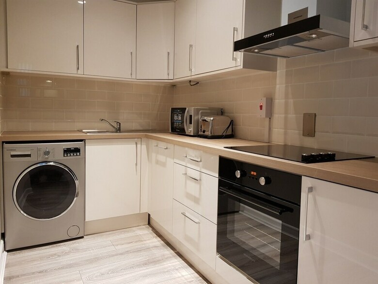 2 Bedroom Apartment Near The 3 Arena