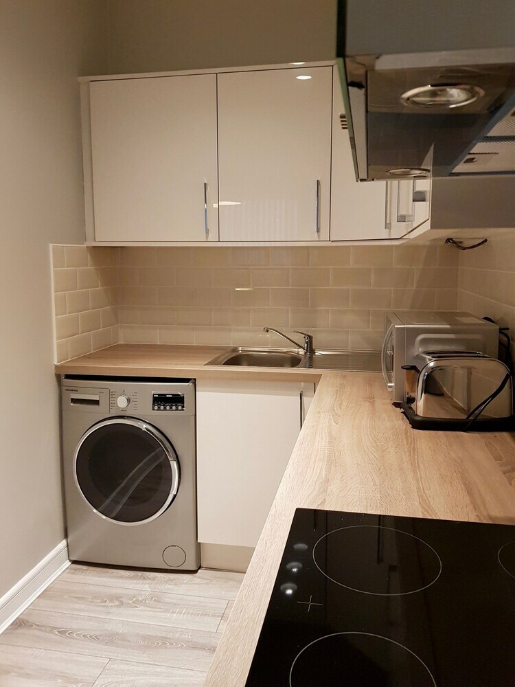 2 Bedroom Apartment Near The 3 Arena