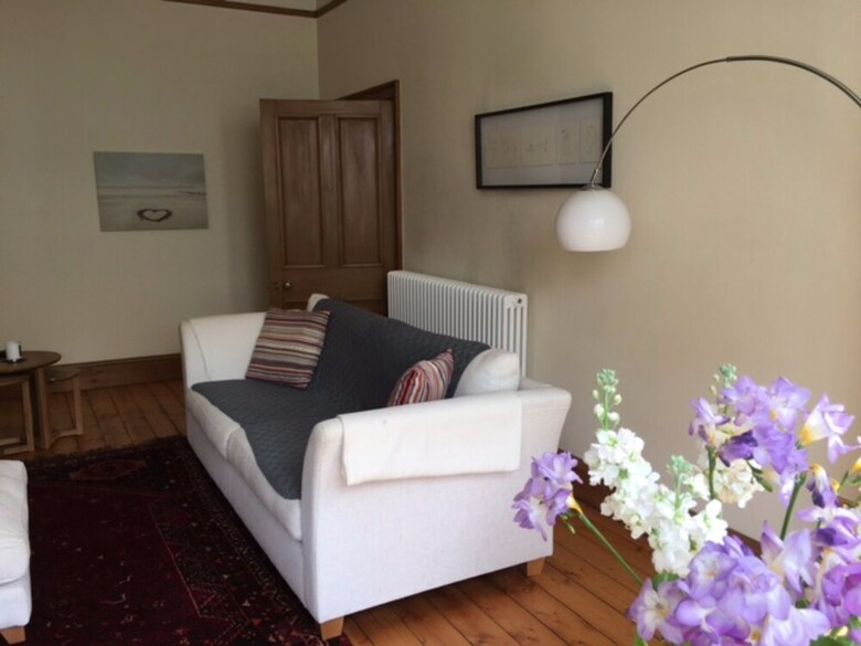 South Edinburgh 3 Bedroom Apartment With Garden