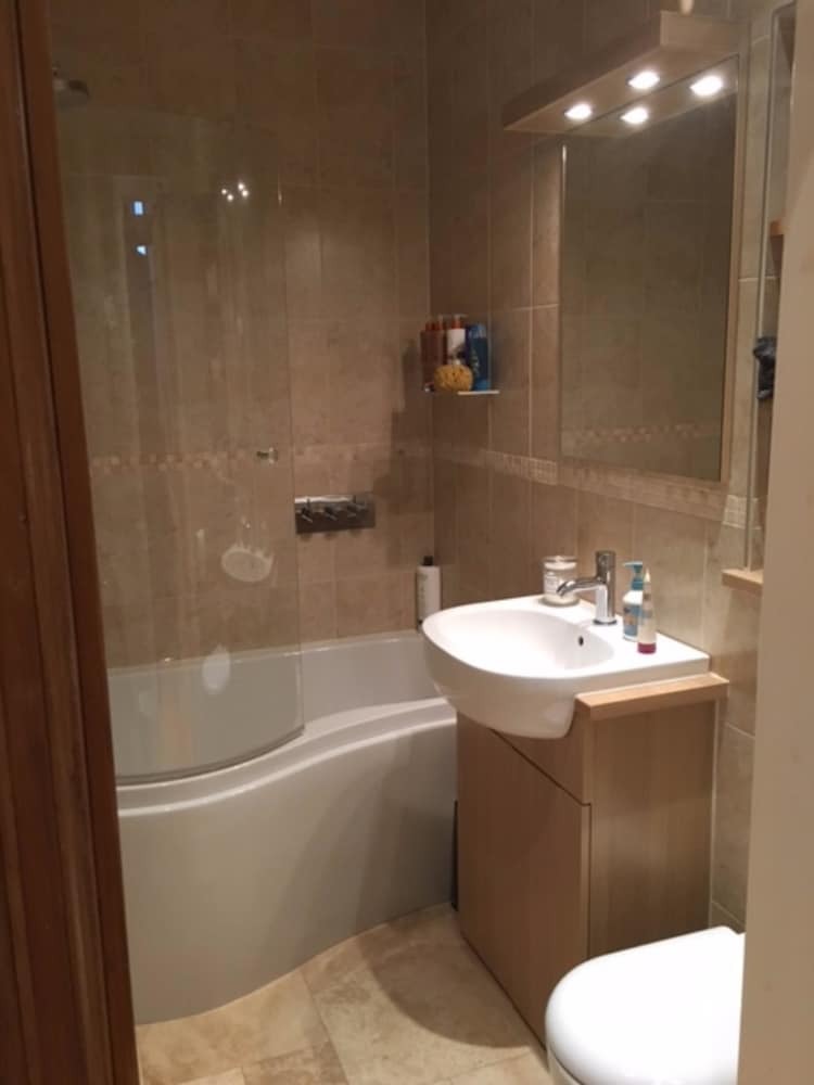 South Edinburgh 3 Bedroom Apartment With Garden