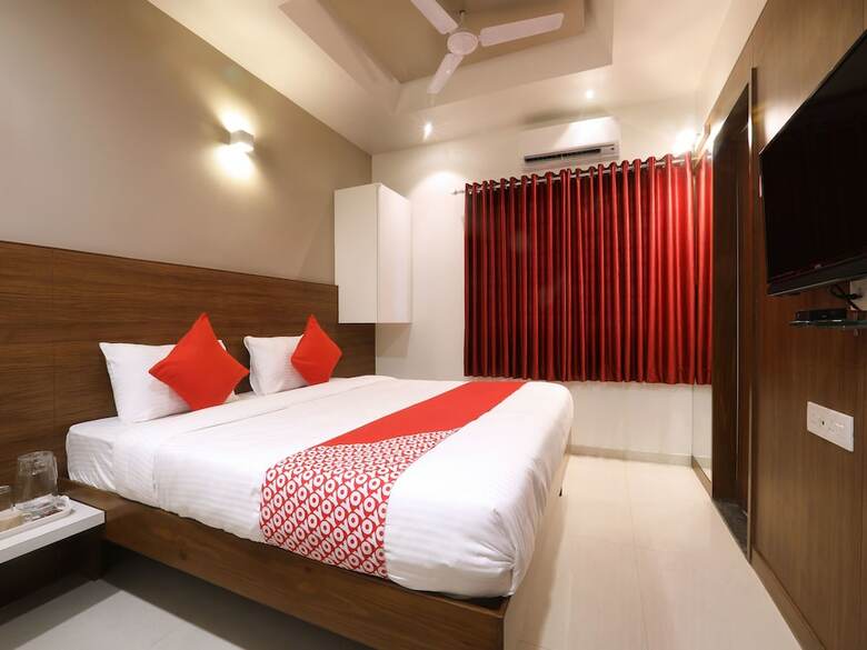 Hotel Oyo 12844 Sri Sai Suites
