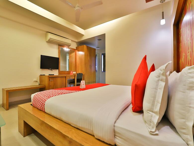 Oyo 13372 Hotel Laksh Residency