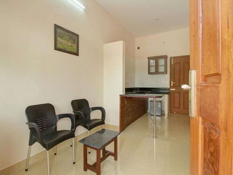 Oyo 12798 Soundaryam Apartments