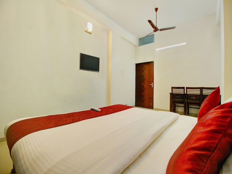 Hotel Oyo 12069 Rankghas Residency