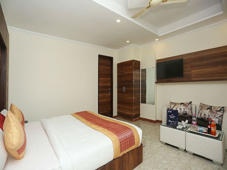 Oyo 11852 Hotel Aerostay Inn