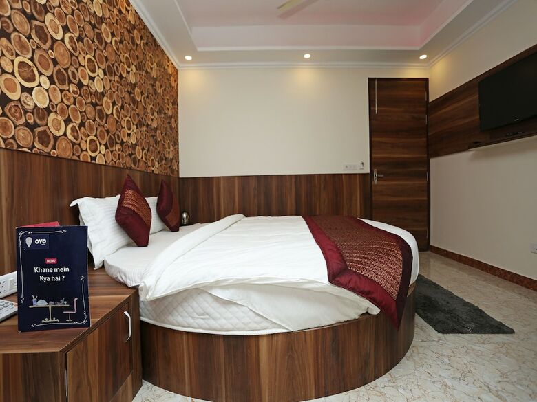 Oyo 11852 Hotel Aerostay Inn