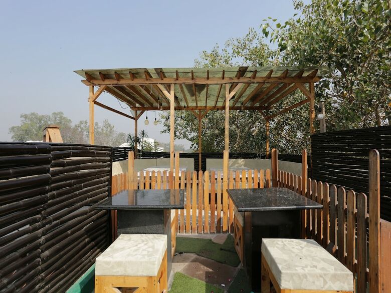 Oyo 12221 Hotel M House