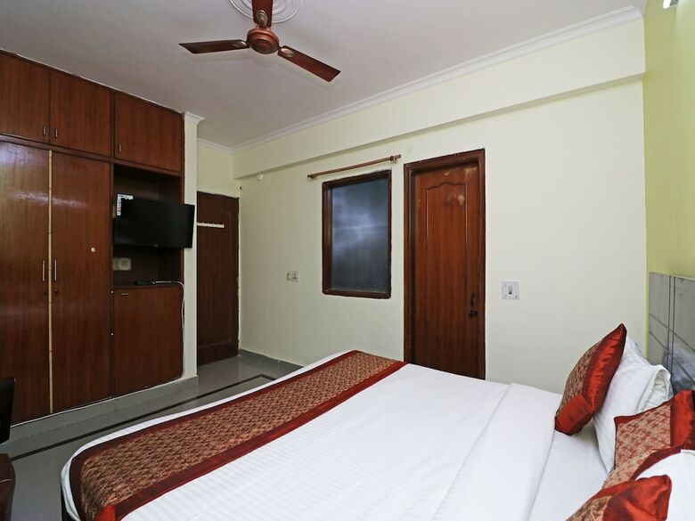 Hotel Oyo 12722 B K House