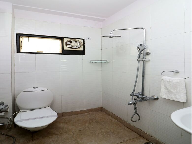 Hotel Oyo 13451 Star Corporate Avenue