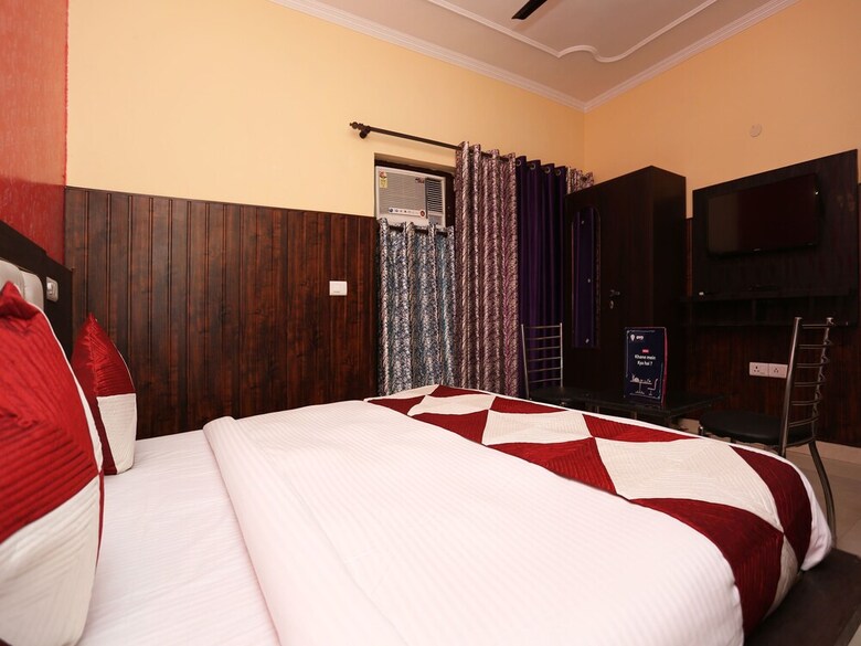 Hotel Oyo 11556 Om Guest House Residency