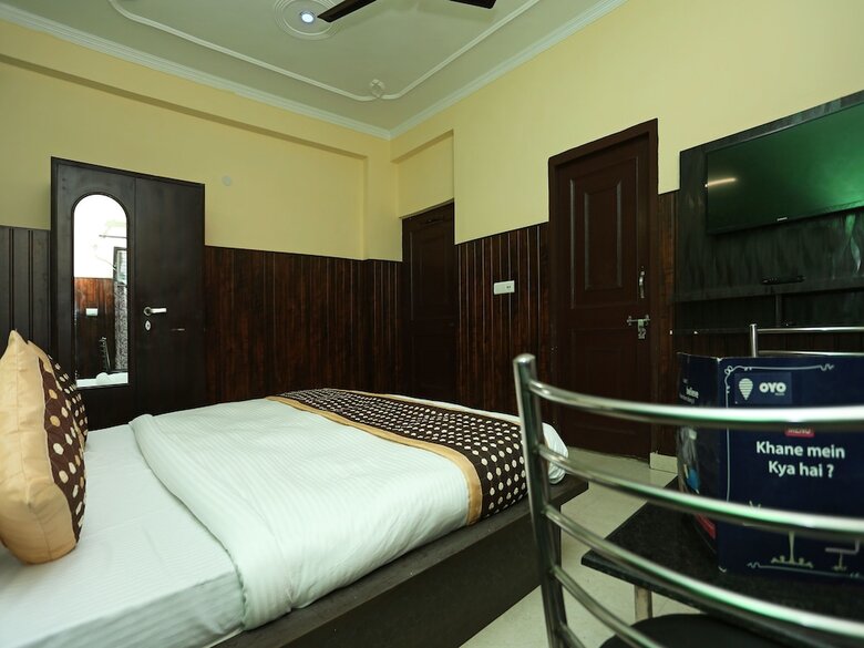 Hotel Oyo 11556 Om Guest House Residency