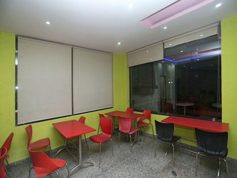 Hotel Oyo 11556 Om Guest House Residency