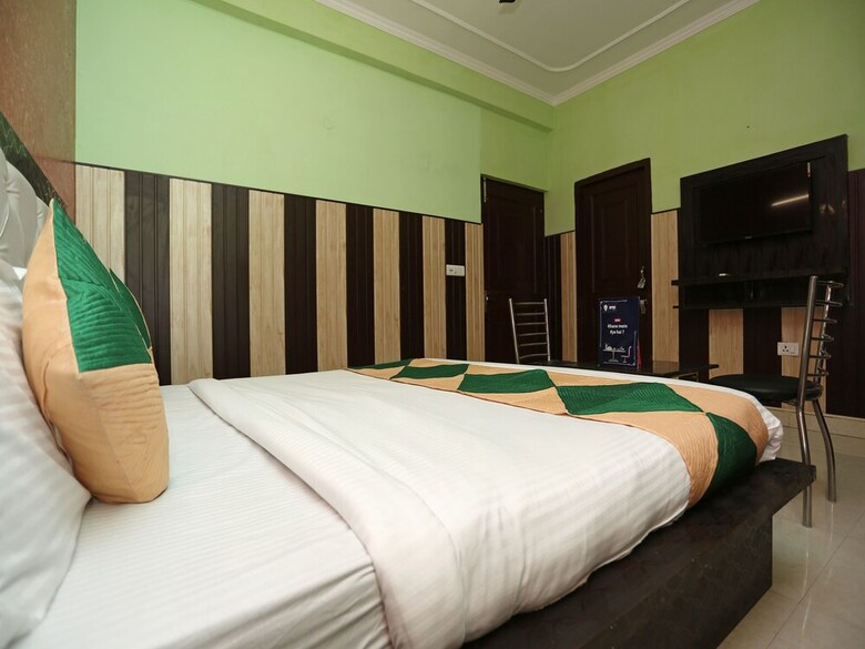 Hotel Oyo 11556 Om Guest House Residency