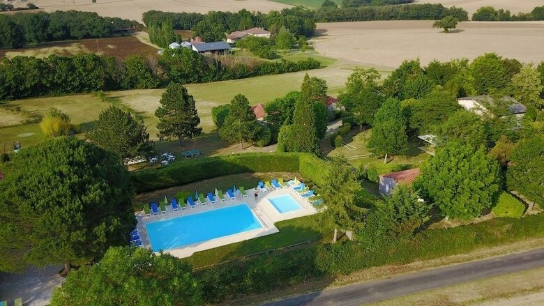 Hotel La Roulotte Des Mousquetaires