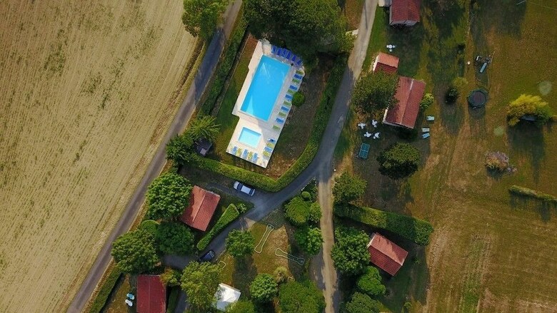Hotel La Roulotte Des Mousquetaires
