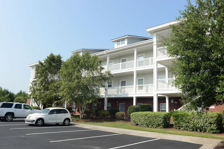 Hotel River Oaks Resort