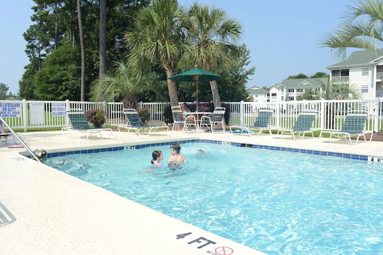 Hotel River Oaks Resort