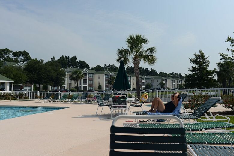Hotel River Oaks Resort