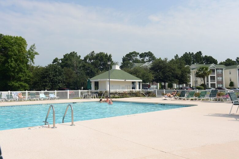 Hotel River Oaks Resort