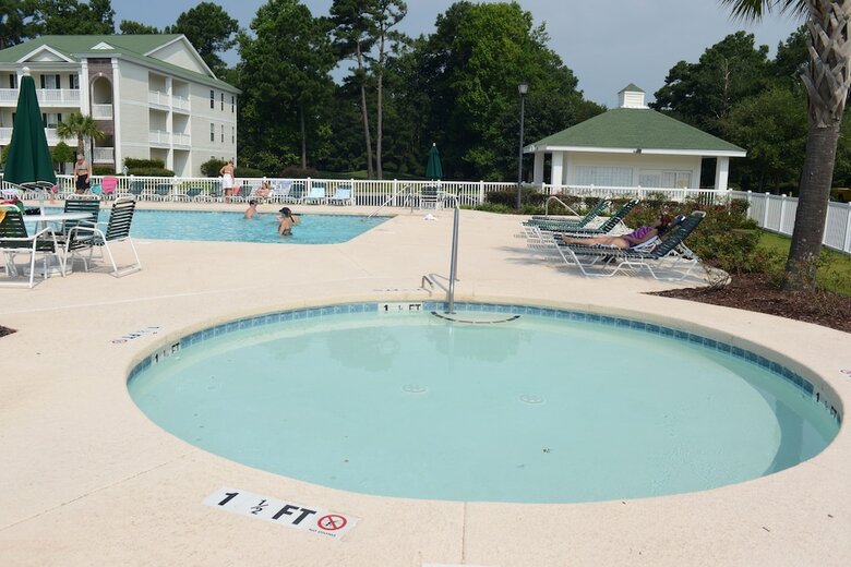 Hotel River Oaks Resort