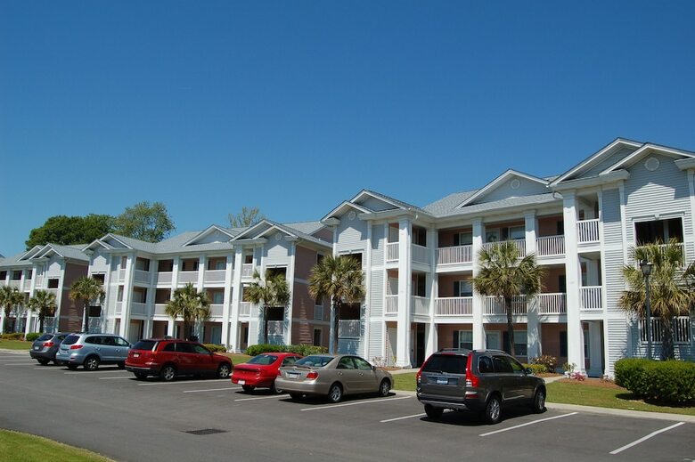 Hotel River Oaks Resort