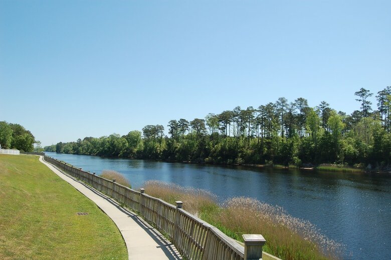 Hotel River Oaks Resort